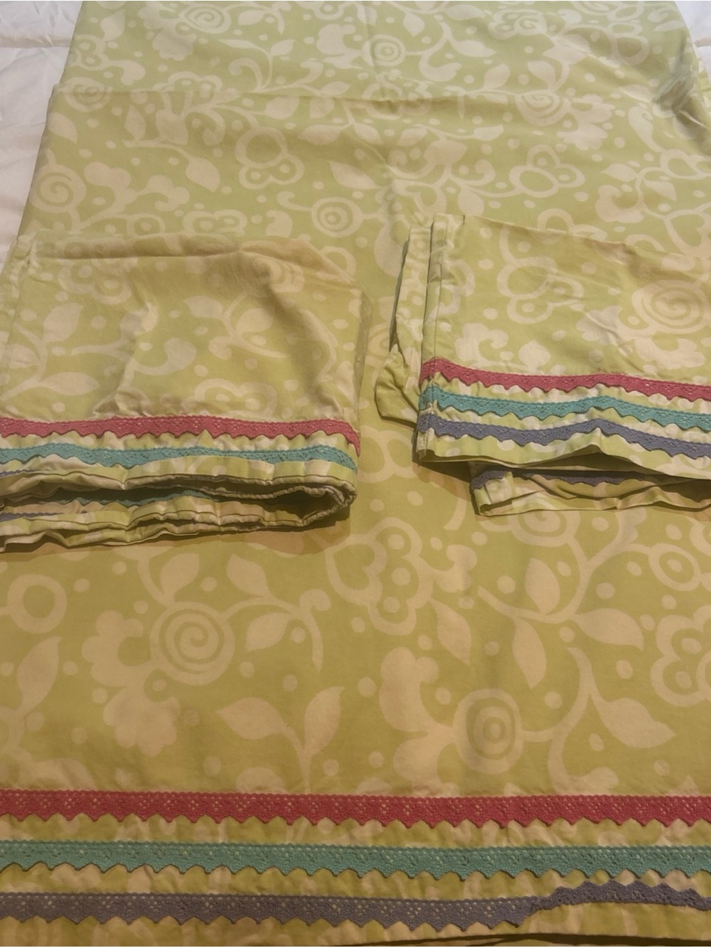 Garnet Hill Queen FLAT SHEET & 2 Pillow Cases Green Embroidery Trim PORTUGAL.